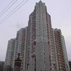 Ремонт трещин на фасаде методом промышленного альпинизма.